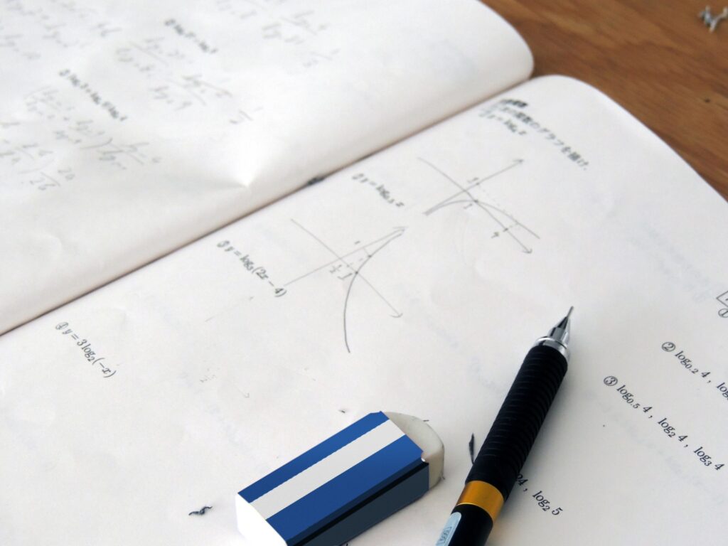 小中高ならほとんど一緒。大学は勉強あるのみです！